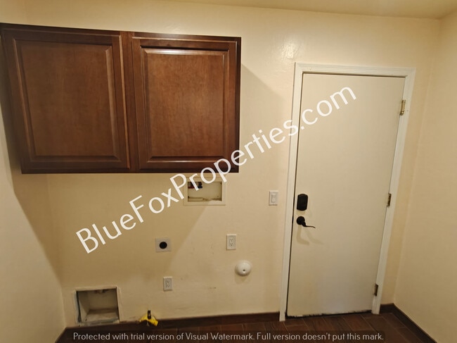 Building Photo - 6621 S De Concini Dr