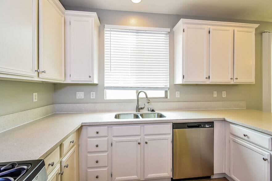Building Photo - 5441 Pipers Stone St