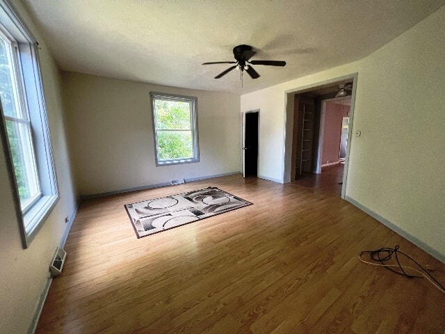 Building Photo - 907 S Allin St