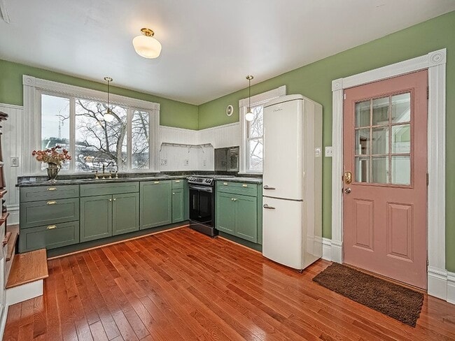 Building Photo - 130 Boroview Ave