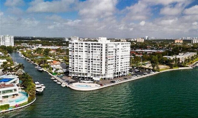 Building Photo - 11930 N Bayshore Dr