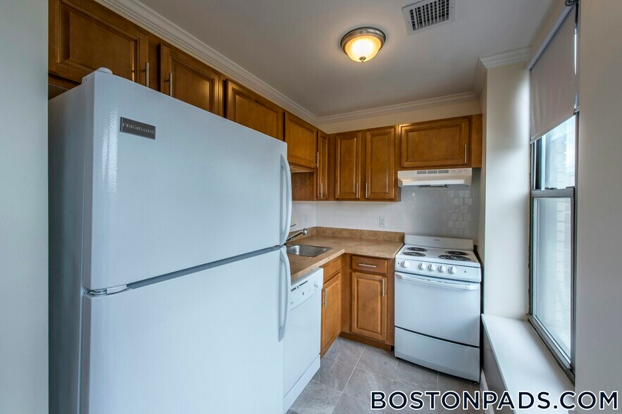 Building Photo - 1078 Boylston St