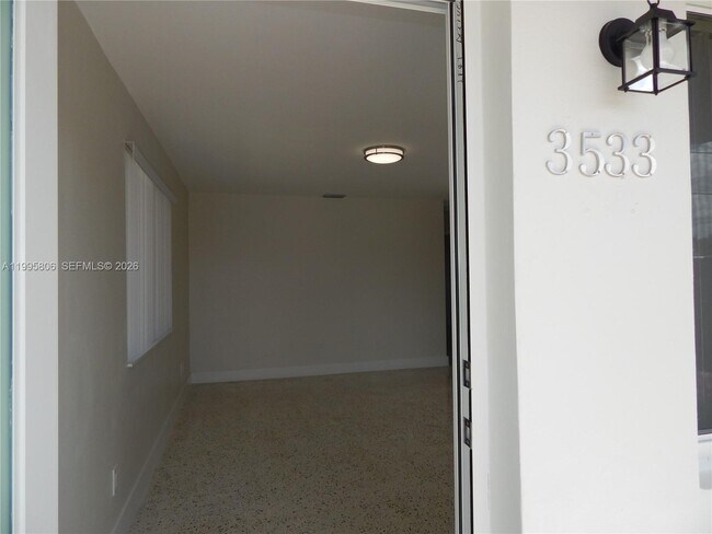 Building Photo - 3533 SW 89th Ct