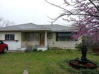 Building Photo - 614 N G St
