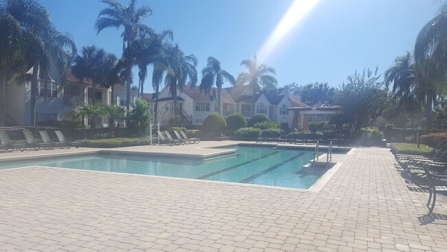 Building Photo - Lexington Place 2 bedroom Condo