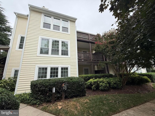 Building Photo - 10165 Oakton Terrace Rd