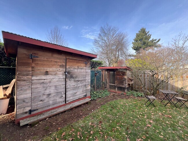 Building Photo - 4643 NE 38th Ave