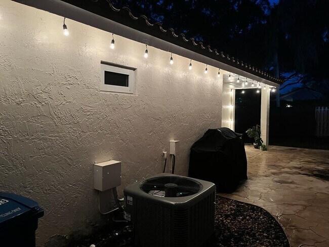 Building Photo - 1303 Seagrape Cir