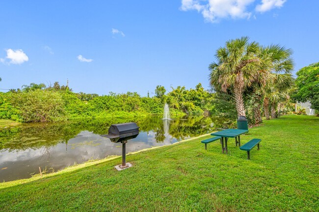 Building Photo - Newly Renovated 2 Bed-2 Bath Apartment wit...