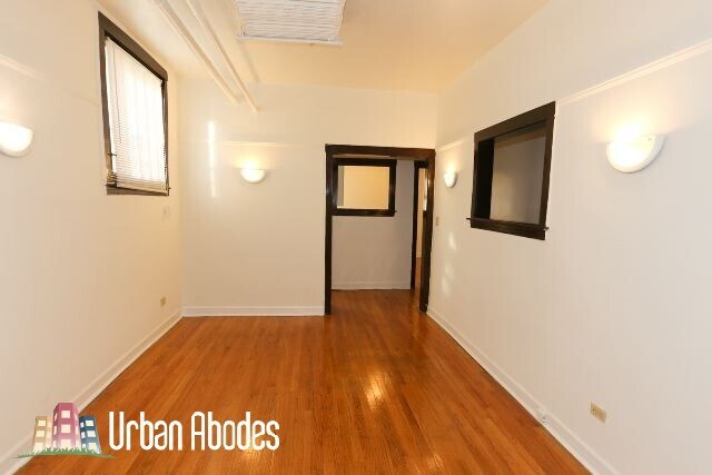 Building Photo - 812 W Waveland Ave