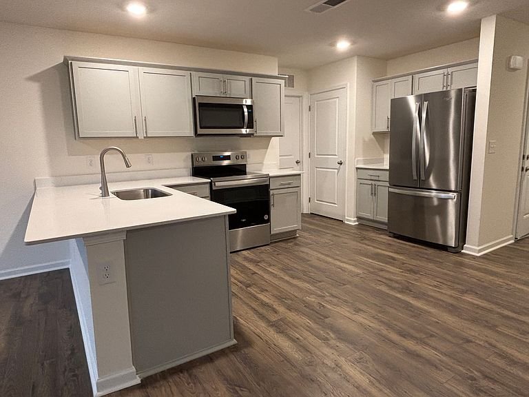 Building Photo - 1011 Persimmon Holw