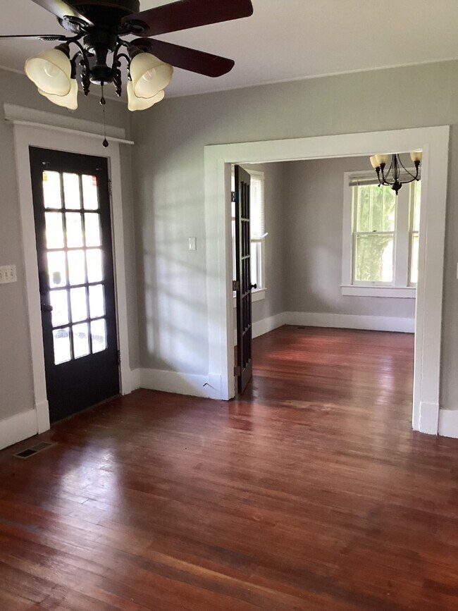 Building Photo - 2404 Whitesburg Dr