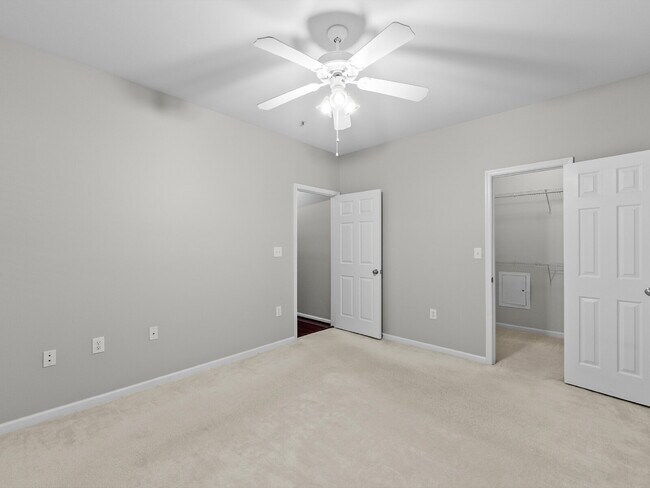 Building Photo - "Charming 1-Bed Condo Retreat with Granite...