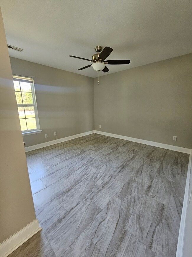 Building Photo - Blbell