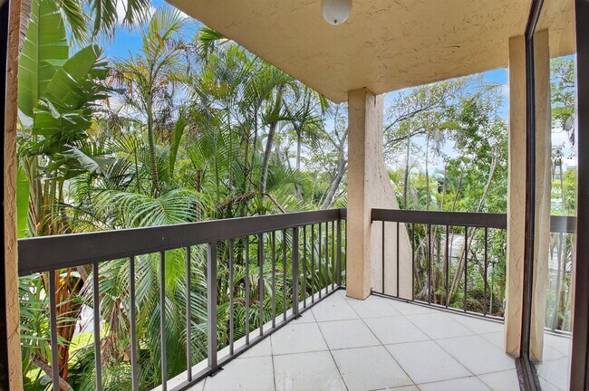 Building Photo - 450 Egret Cir