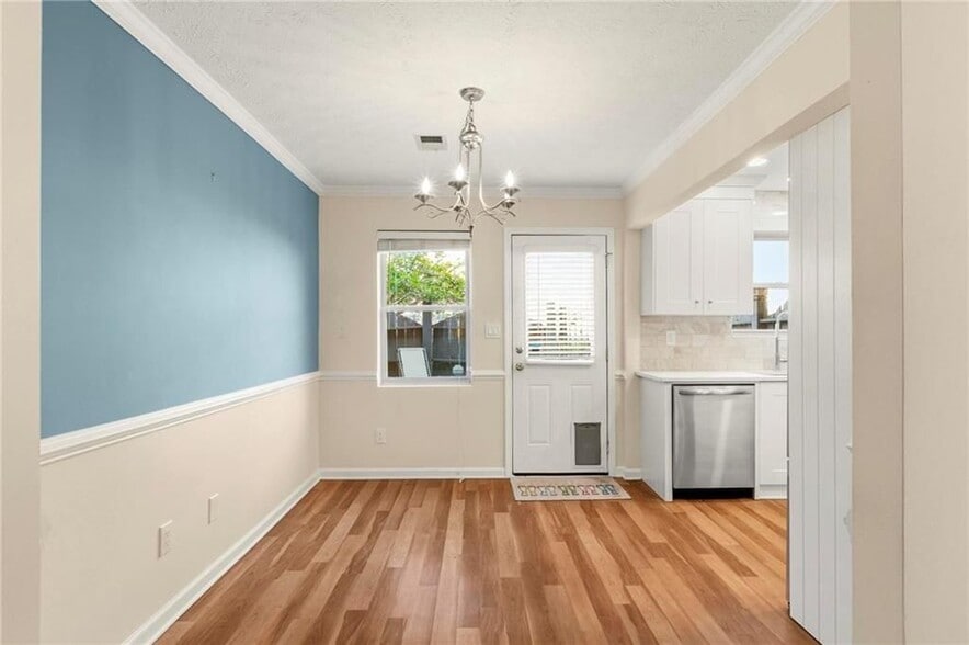 Building Photo - 245 Winding River Dr