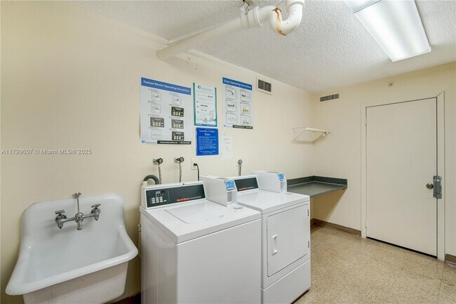 Building Photo - 2750 NE 183rd St