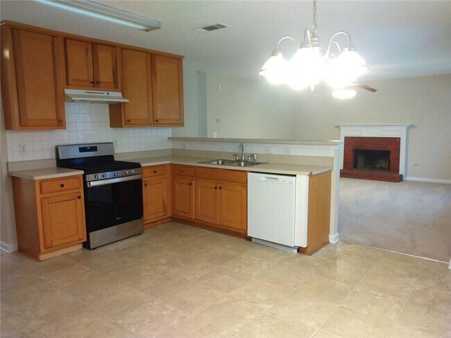 Building Photo - 131 Peachtree Glen Dr