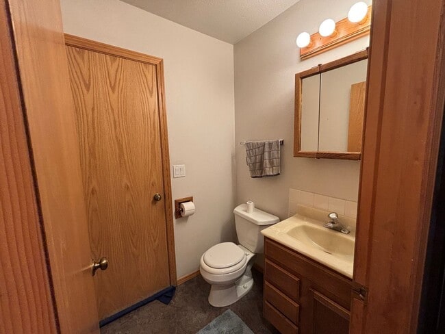 Building Photo - Stunning 3 Bed/ 2.5-Bath Home on the River...