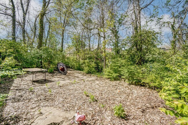 Building Photo - 3627 Zinsle Ave