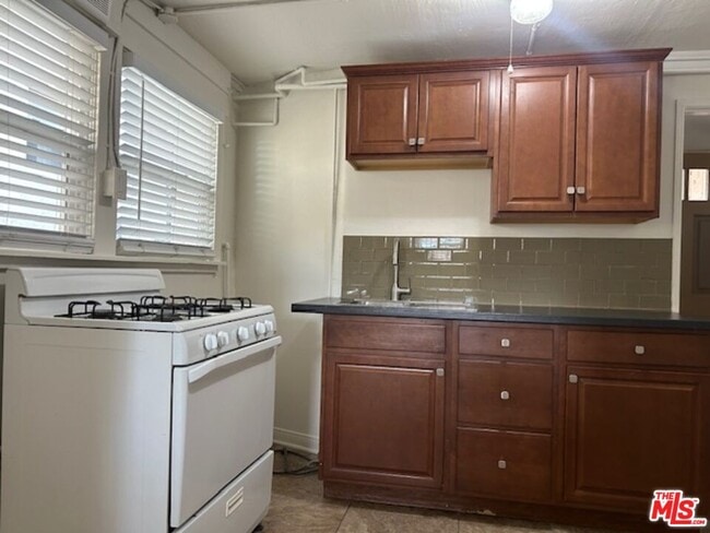 Building Photo - 237 Marine St