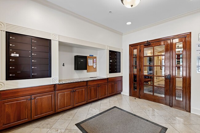 Building Photo - 10411 Rosegate Ct
