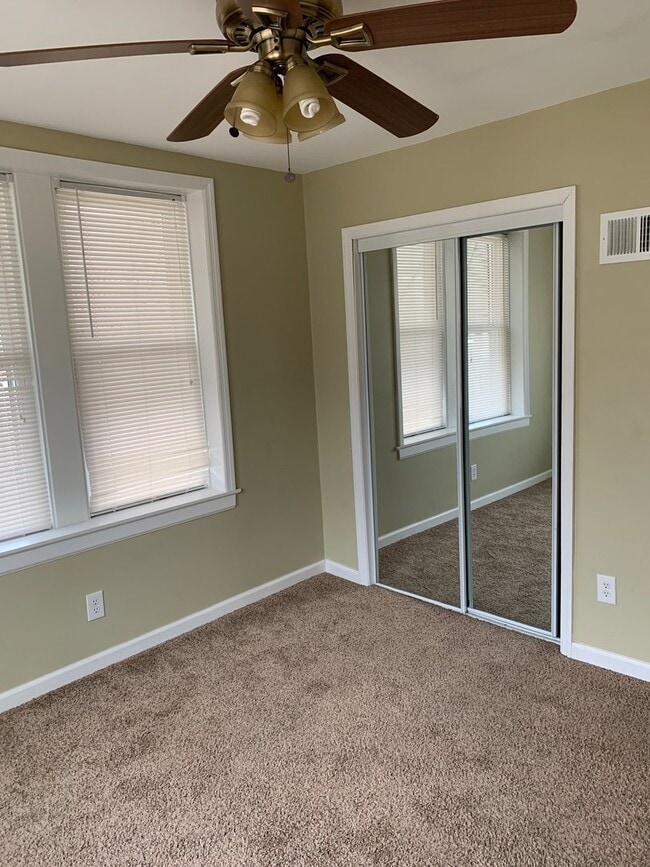 Building Photo - House for Rent in the Holly Hills Area