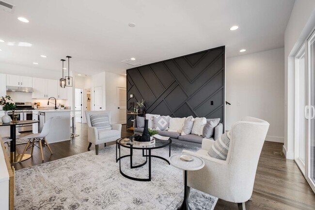 Building Photo - 1806 Lischey Ave