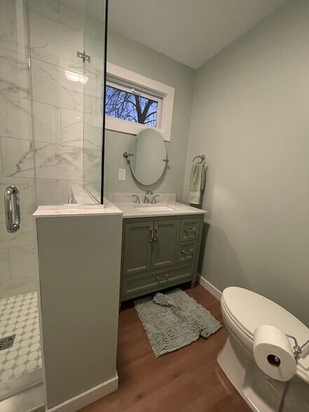 Building Photo - 807 E State St