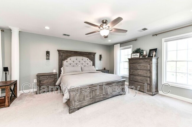 Building Photo - 25798 S Village Dr