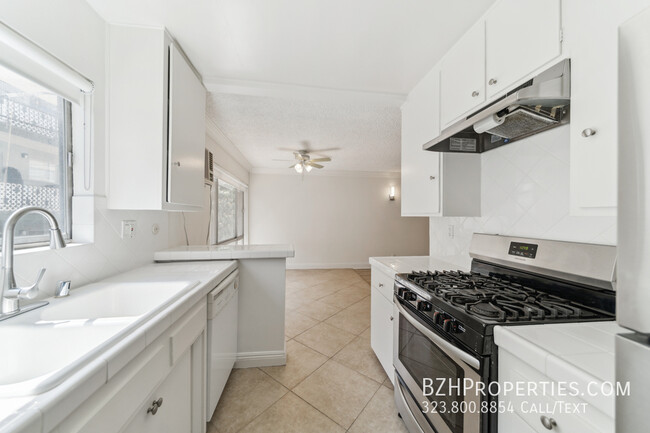 Building Photo - 7544 Hampton Ave