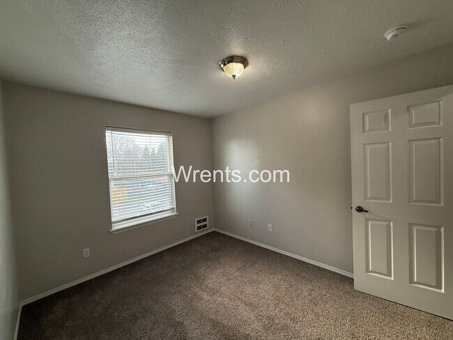 Building Photo - 1008-1010 E. Ermina