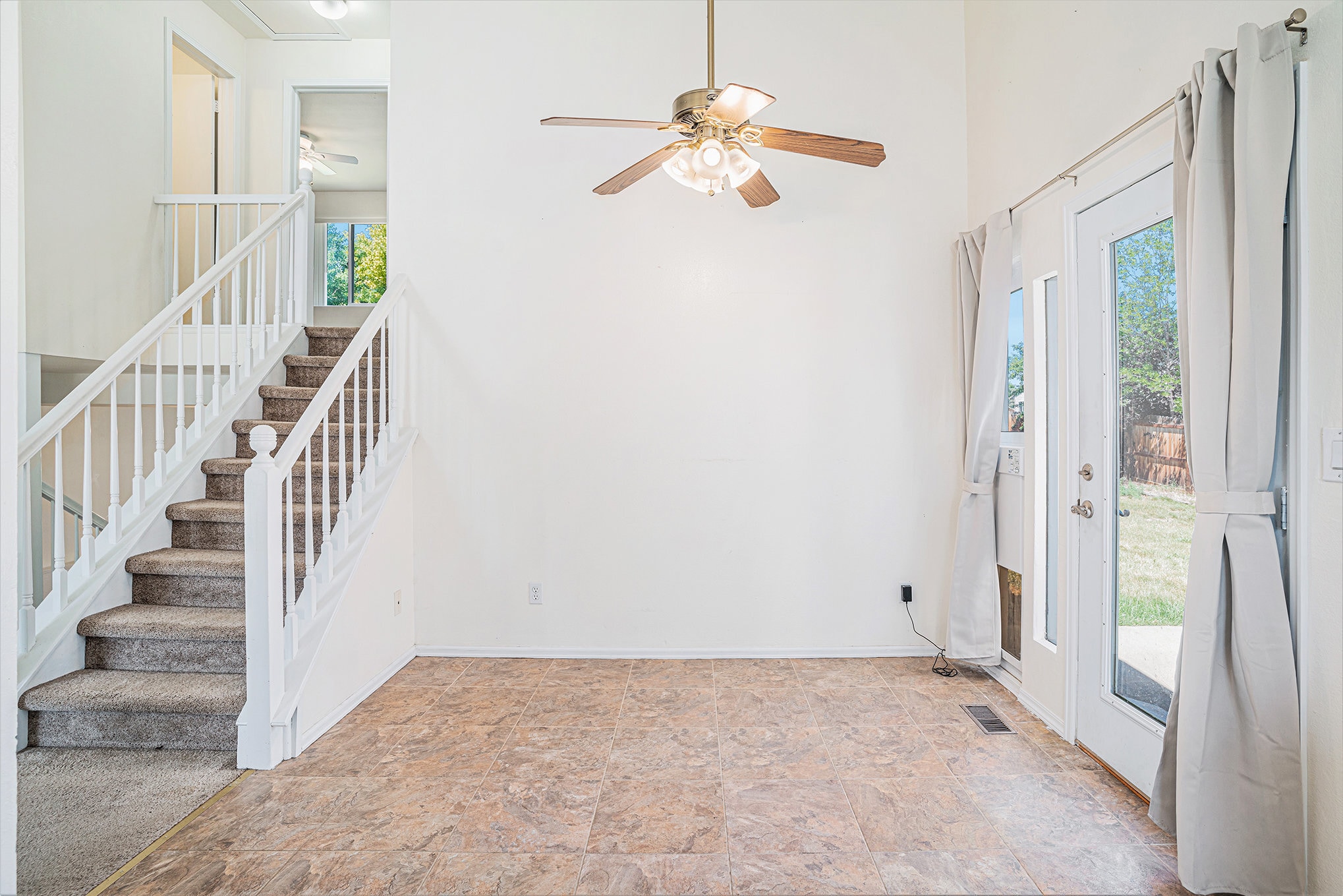 Building Photo - 2139 Daley Dr