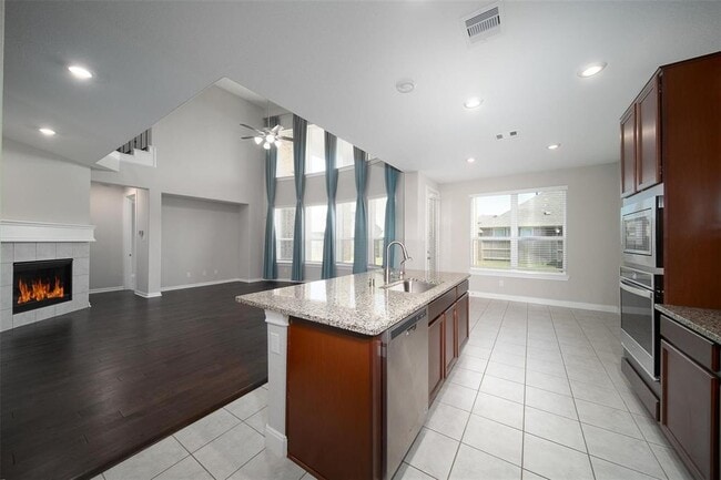 Building Photo - 4715 Hollow Tree Dr