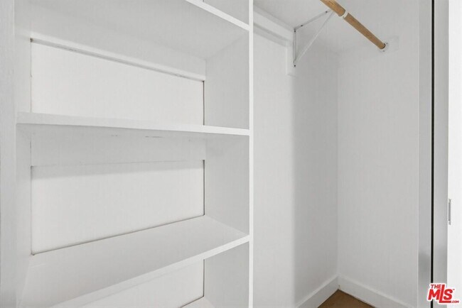 Building Photo - 222 S Ave 63