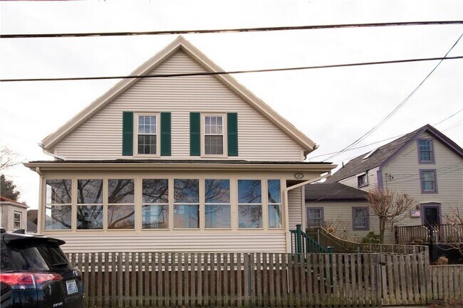 Building Photo - 12 Washington St