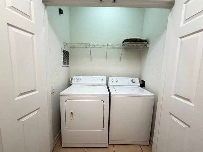 Building Photo - 6466 Cava Alta Dr