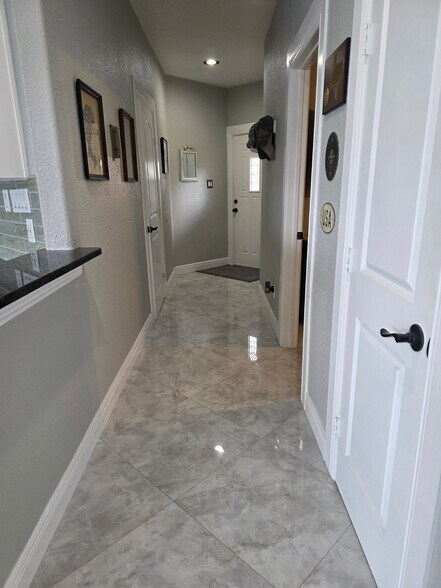 Building Photo - 15337 Bonasse Ct