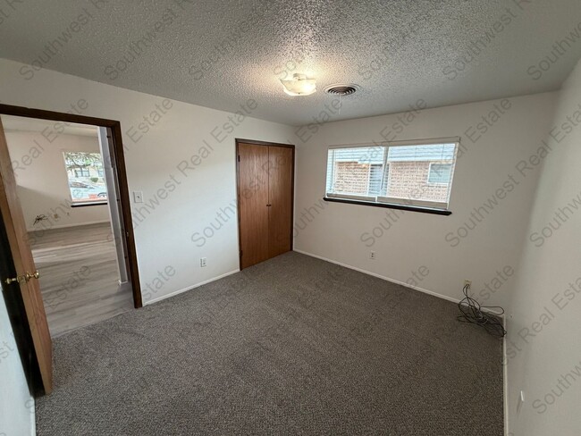 Building Photo - Newly Renovated 2 bedroom 1 bathroom