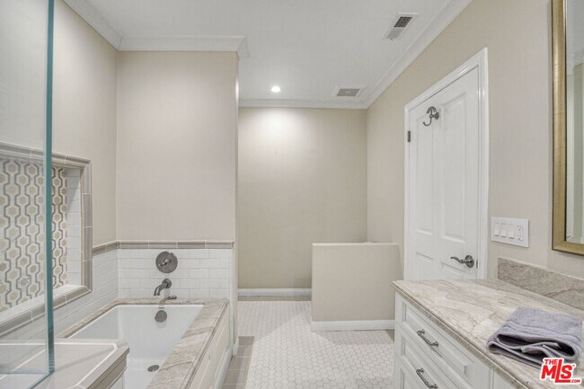 Building Photo - 3690 Crownridge Dr