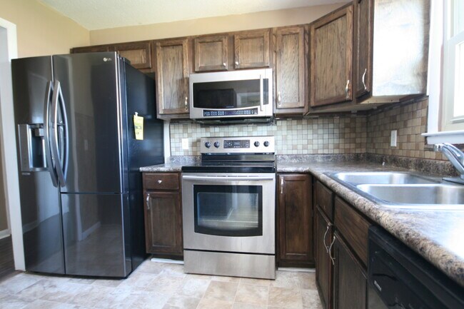 Building Photo - 6206 NW Angus Cir
