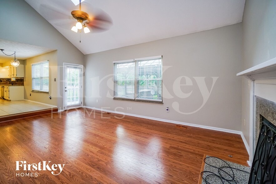 Building Photo - 5586 Edie Dr