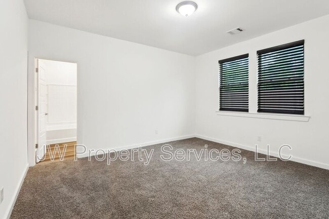 Building Photo - 40341 Cara Mae St