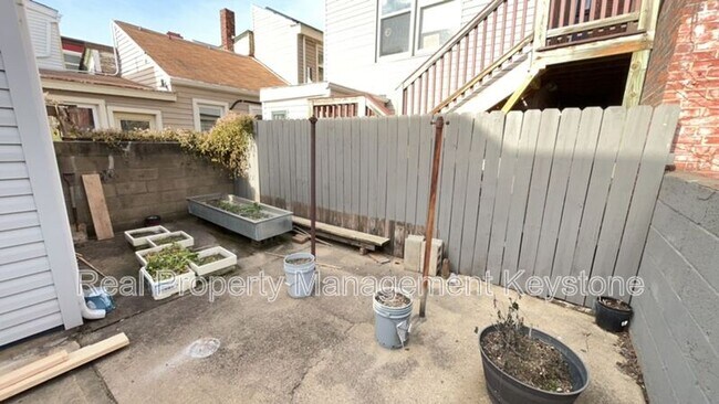 Building Photo - 1715 Larkins Wy