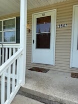 Building Photo - 423 River Park Dr