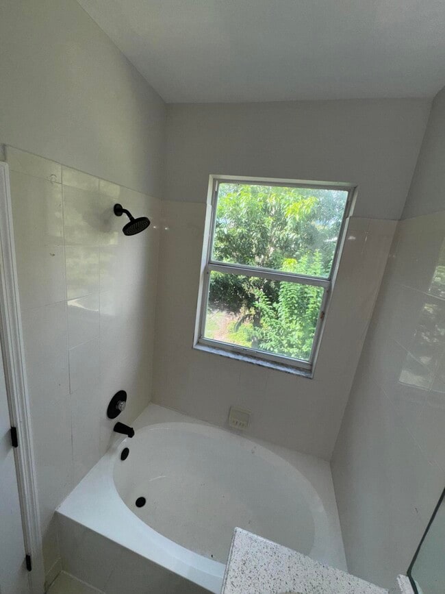 Building Photo - 971 Pipers Cay Dr