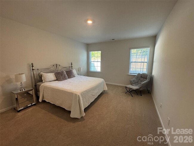 Building Photo - 1924 Vanderlyn St