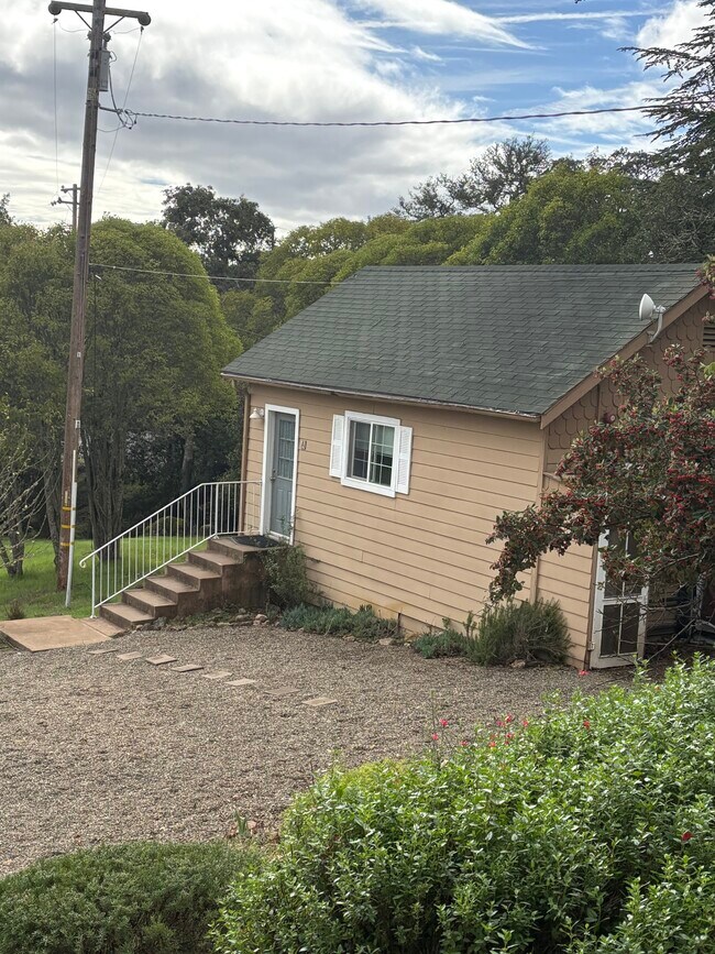 Building Photo - 42 Jacks Ln