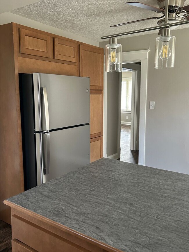 Building Photo - Updated 2/3 Bedroom Bedroom Austintown Home for Rent