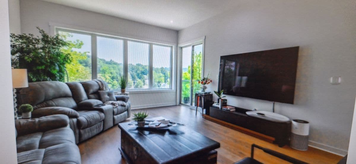 Building Photo - 411 Fairpoint St